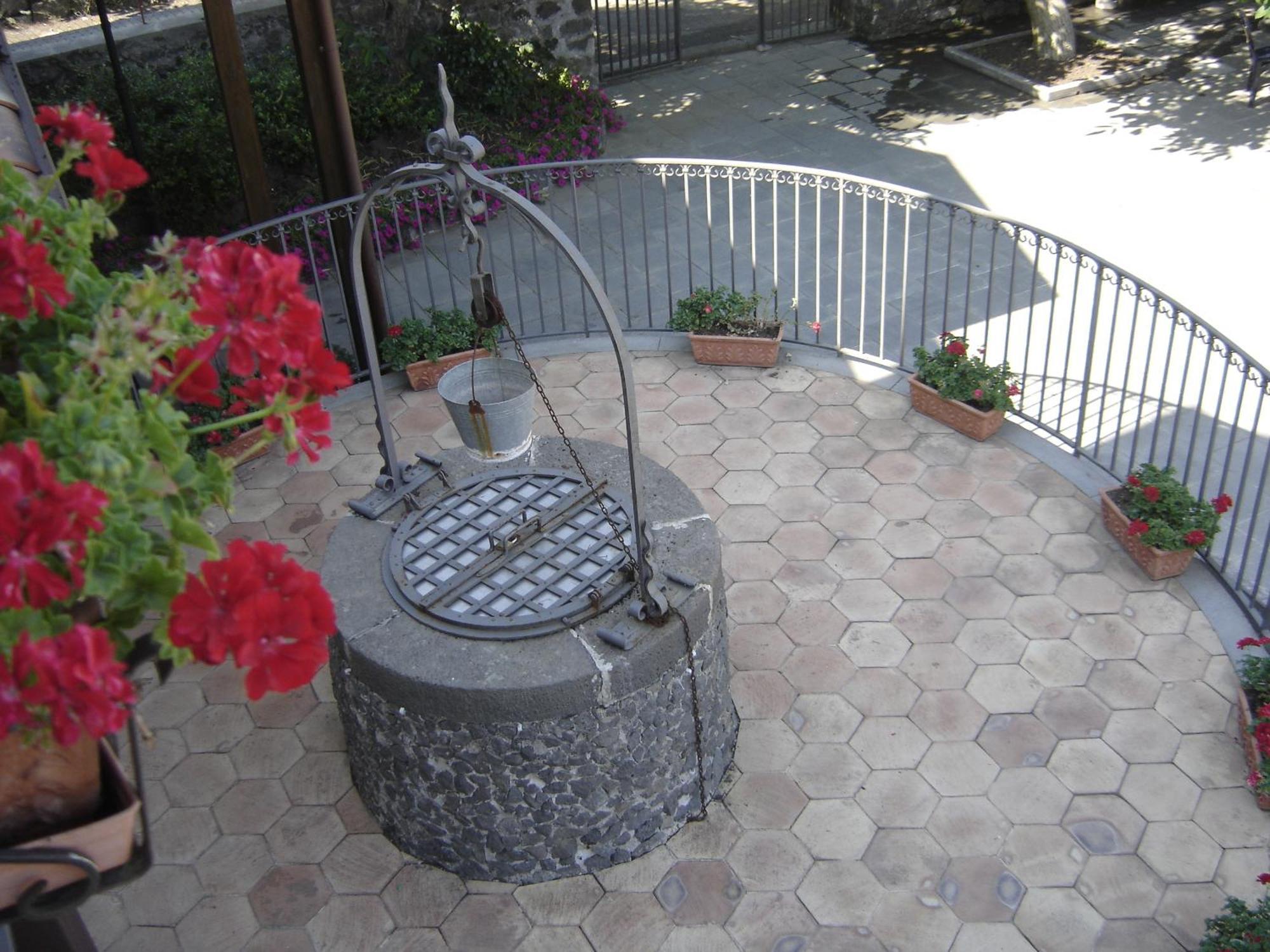 Ai Vecchi Crateri Guest House Sant'Alfio ภายนอก รูปภาพ