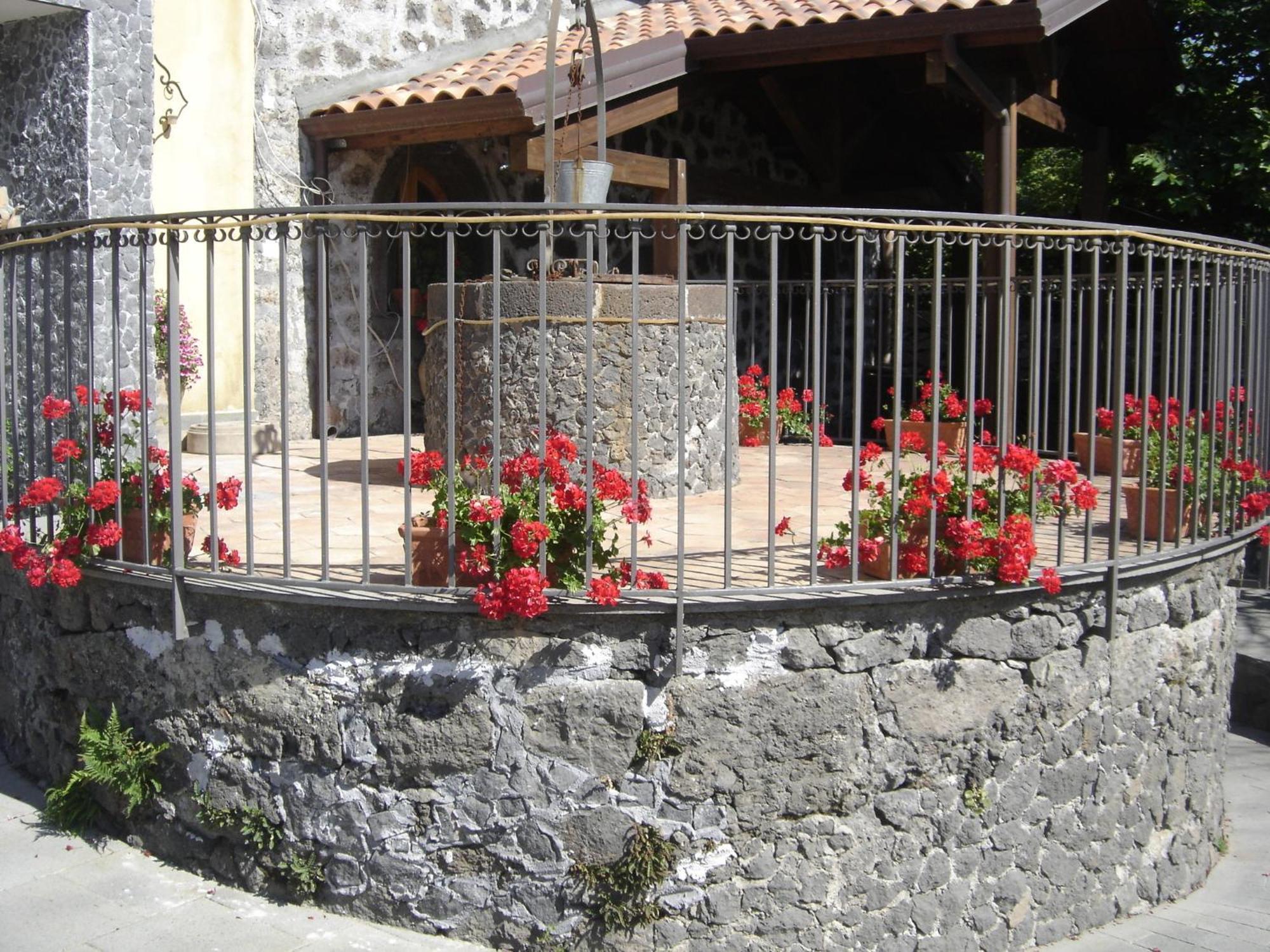 Ai Vecchi Crateri Guest House Sant'Alfio ภายนอก รูปภาพ