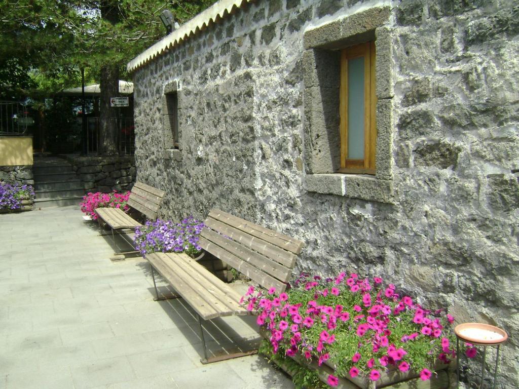 Ai Vecchi Crateri Guest House Sant'Alfio ภายนอก รูปภาพ