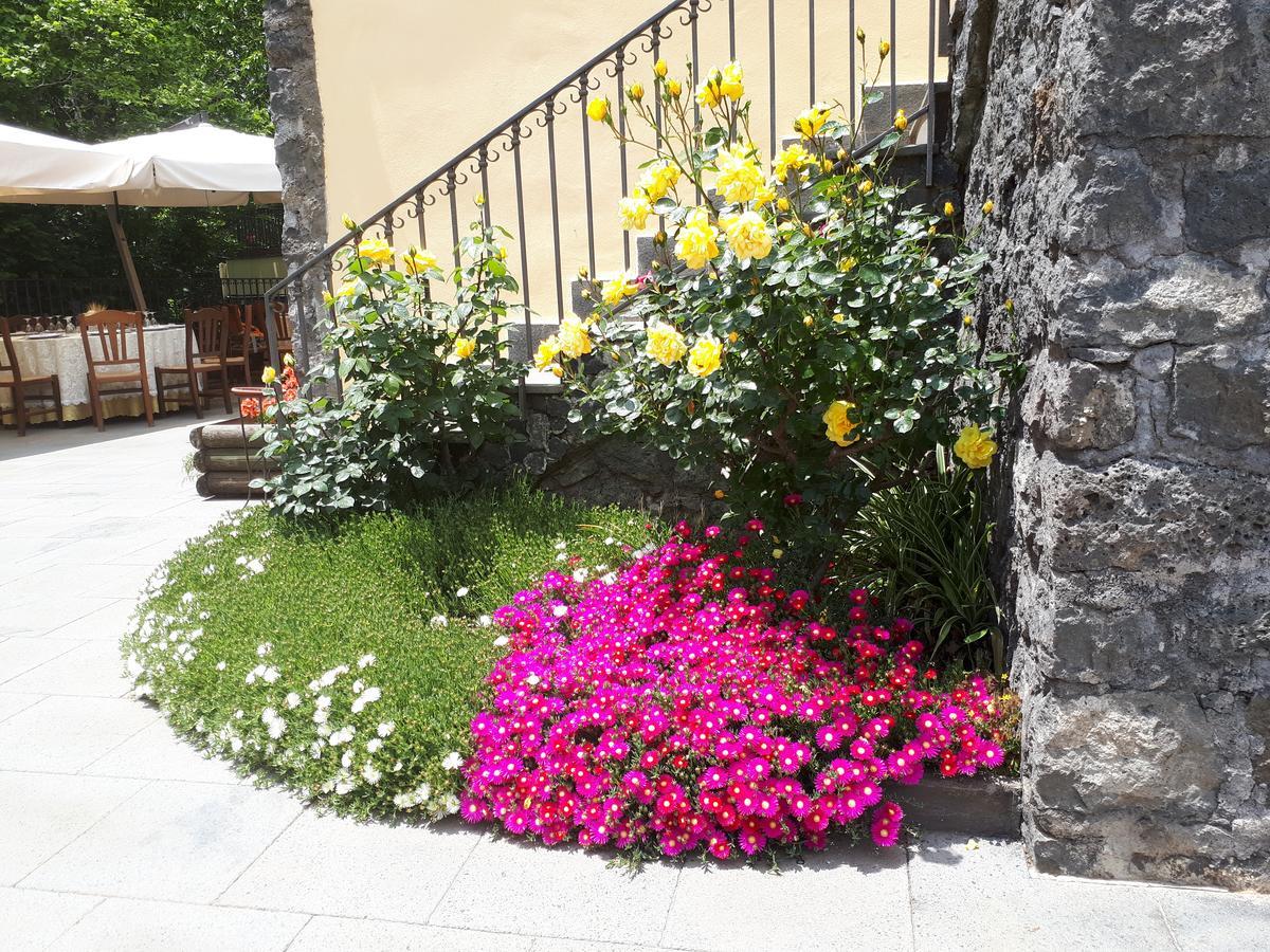 Ai Vecchi Crateri Guest House Sant'Alfio ภายนอก รูปภาพ