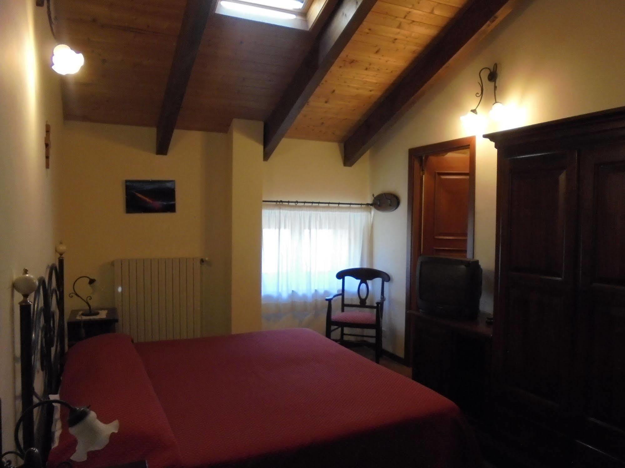 Ai Vecchi Crateri Guest House Sant'Alfio ภายนอก รูปภาพ
